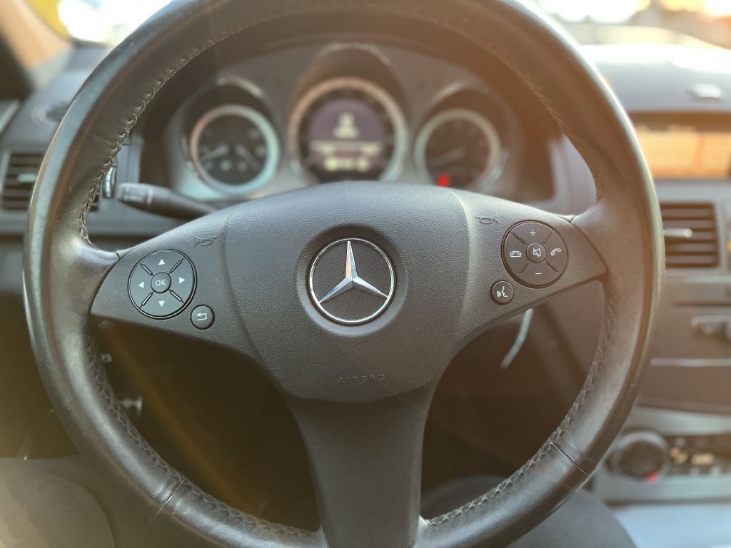 2010 Mercedes-Benz C-Class Image 15