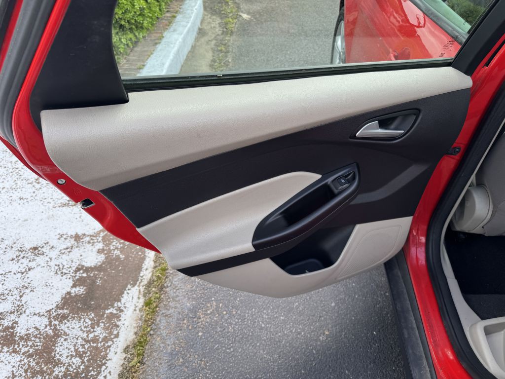 2014 Ford Focus Image 10