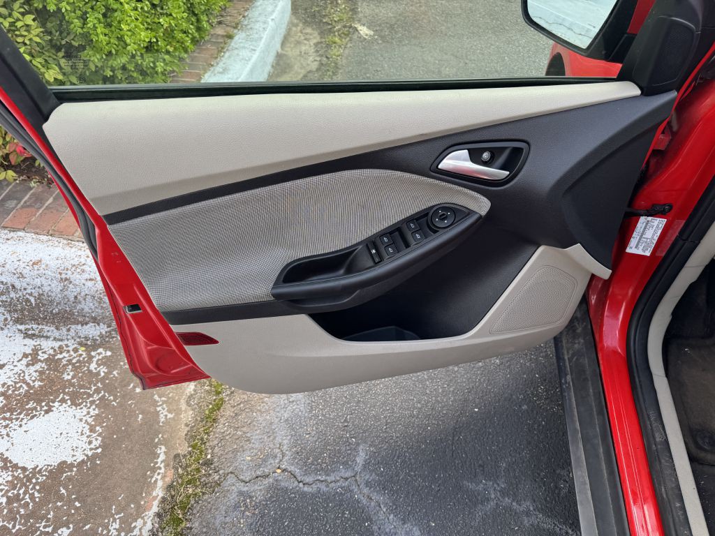 2014 Ford Focus Image 13