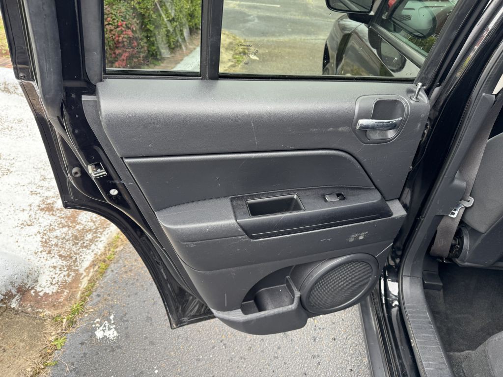 2012 Jeep Compass Image 11