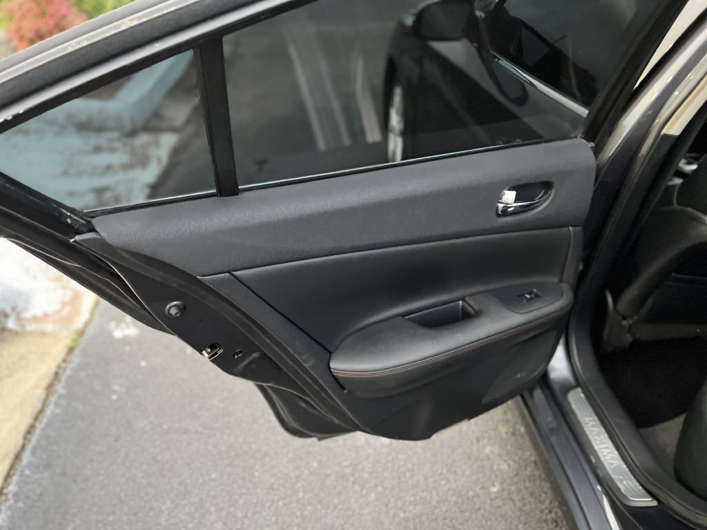 2012 Nissan Maxima Image 10