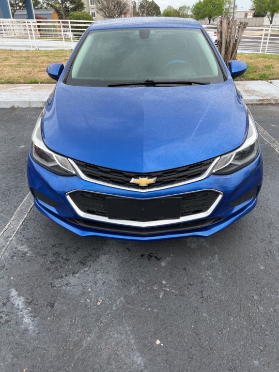 2018 Chevrolet Cruze Image 2