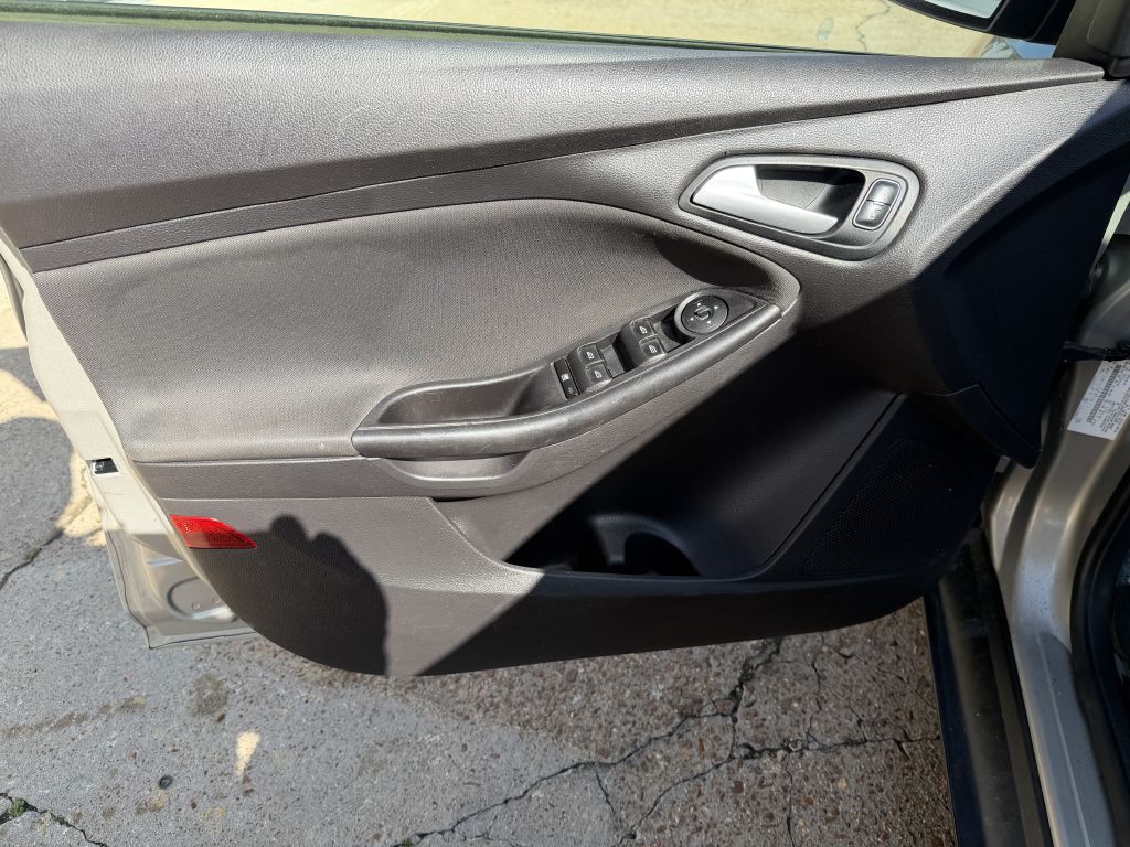 2015 Ford Focus Image 9