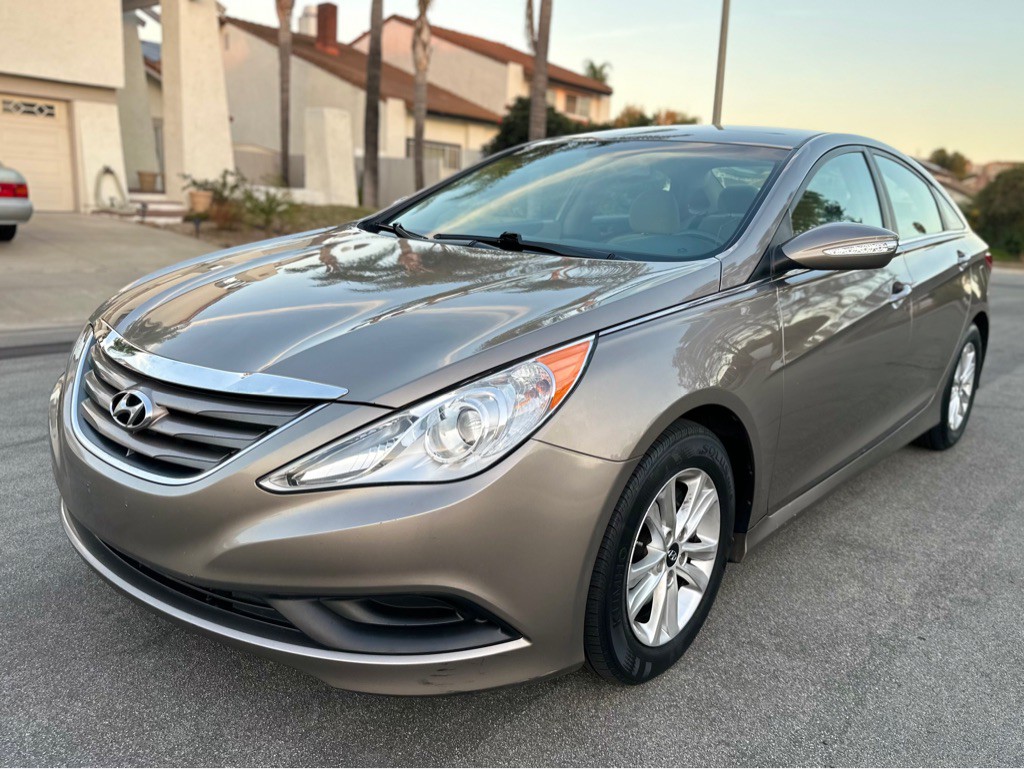 2014 Hyundai Sonata Image 1