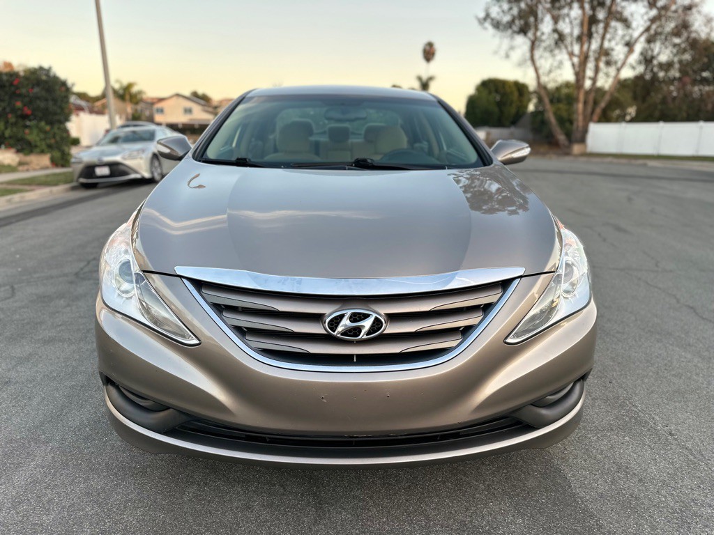 2014 Hyundai Sonata Image 2