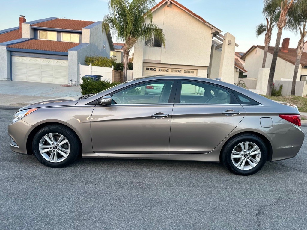 2014 Hyundai Sonata Image 3