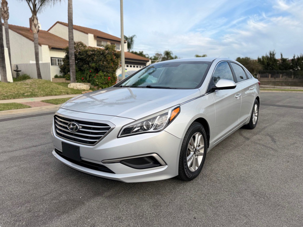 2017 Hyundai Sonata Image 1