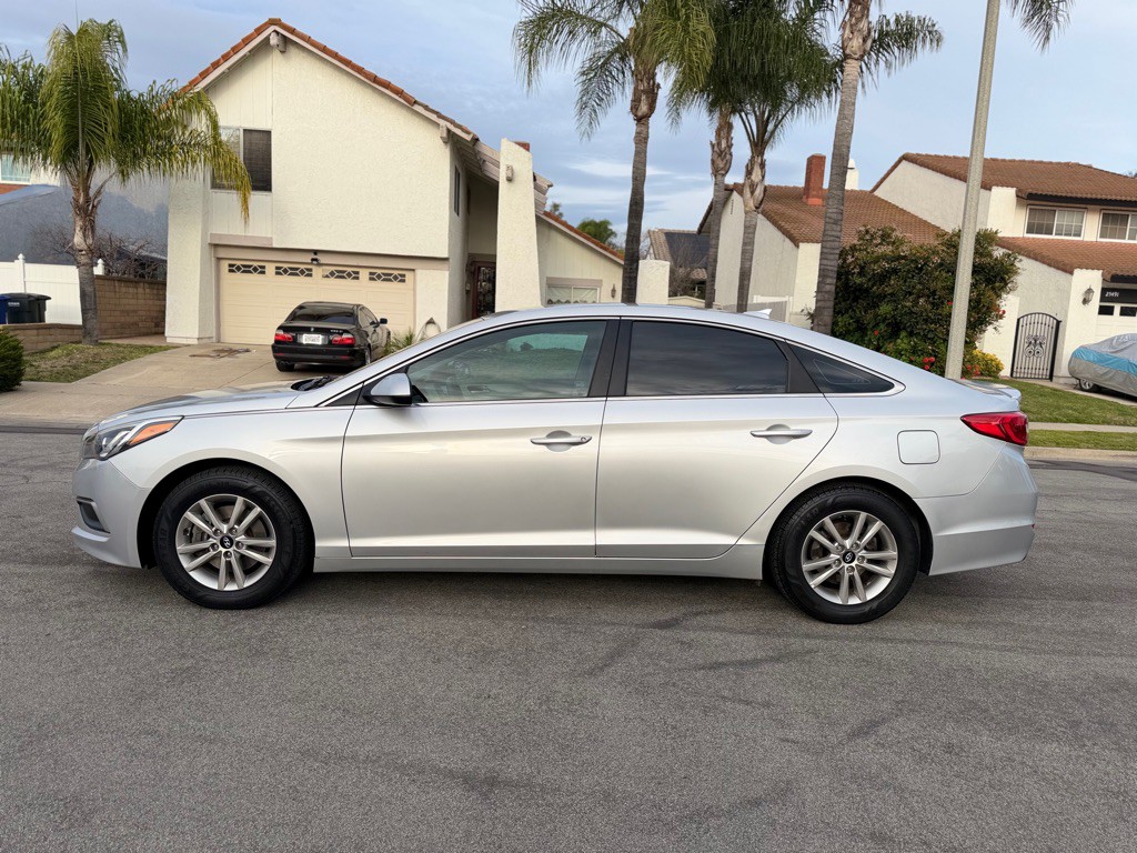 2017 Hyundai Sonata Image 3