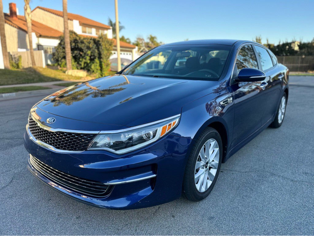 2017 Kia Optima Image 1