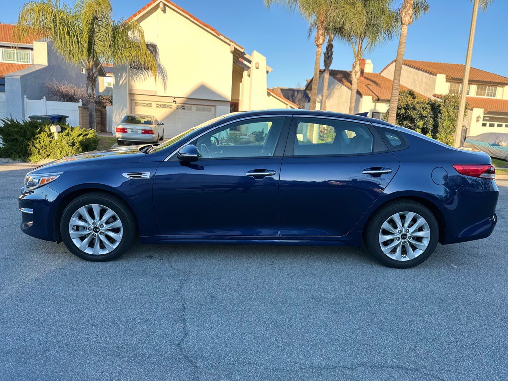 2017 Kia Optima Image 3