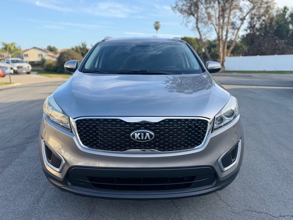 2016 Kia Sorento Image 2