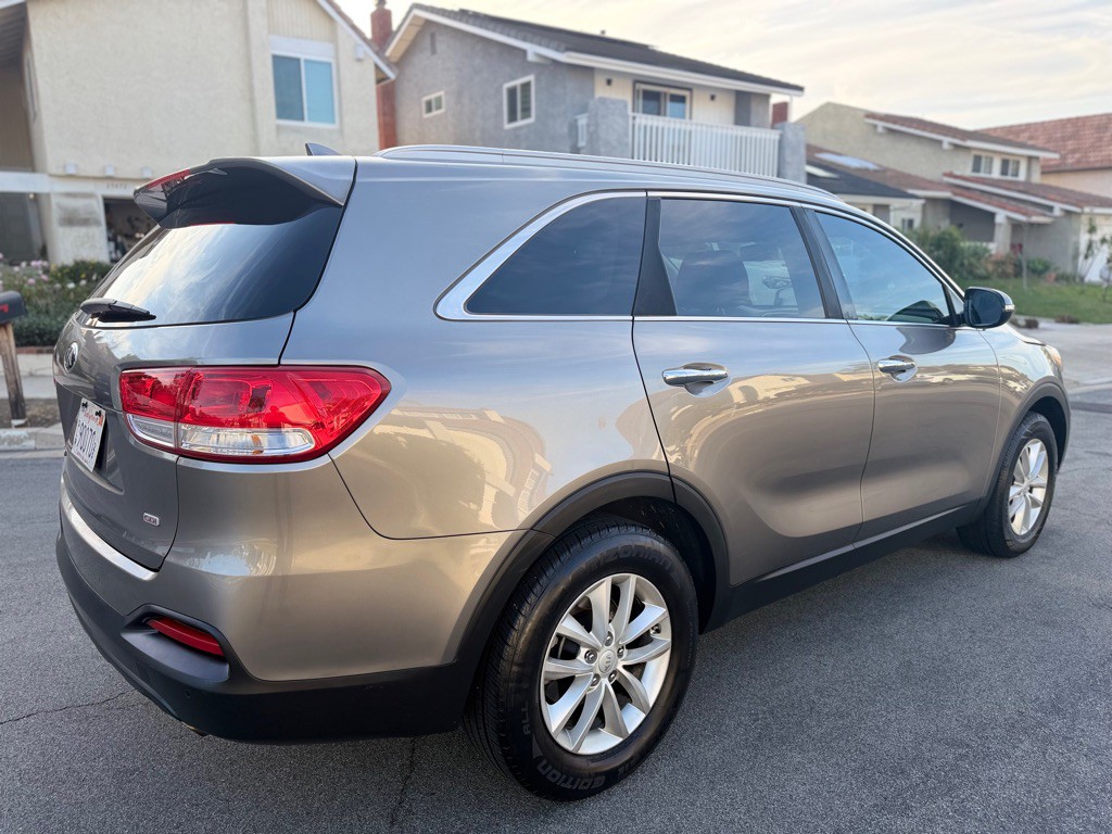 2016 Kia Sorento Image 7