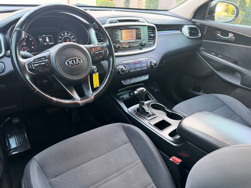 2016 Kia Sorento Image 8
