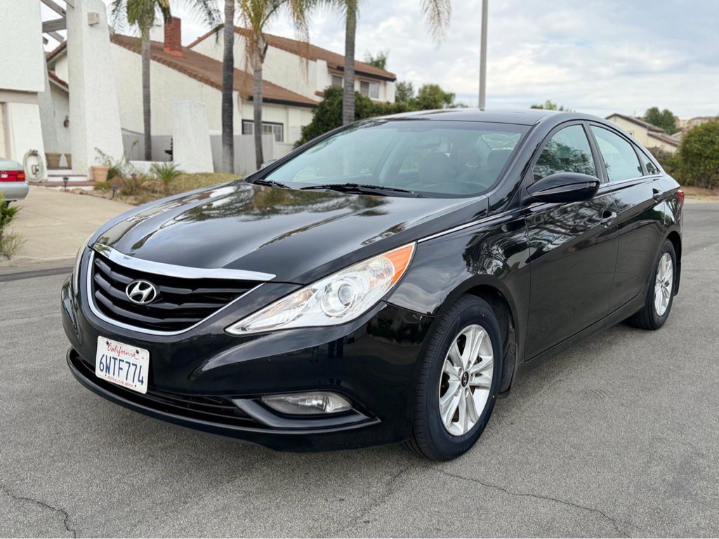 2013 Hyundai Sonata Image 2