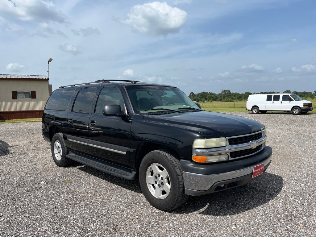 2004 Chevrolet Suburban Image 2