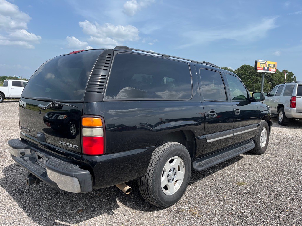 2004 Chevrolet Suburban Image 3