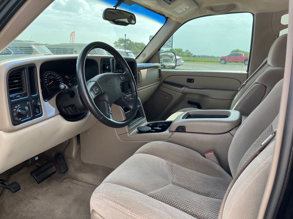 2004 Chevrolet Suburban Image 5