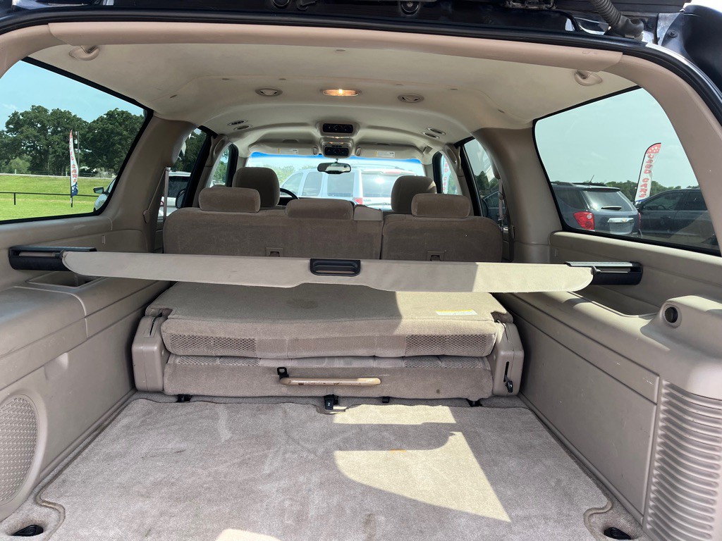 2004 Chevrolet Suburban Image 7