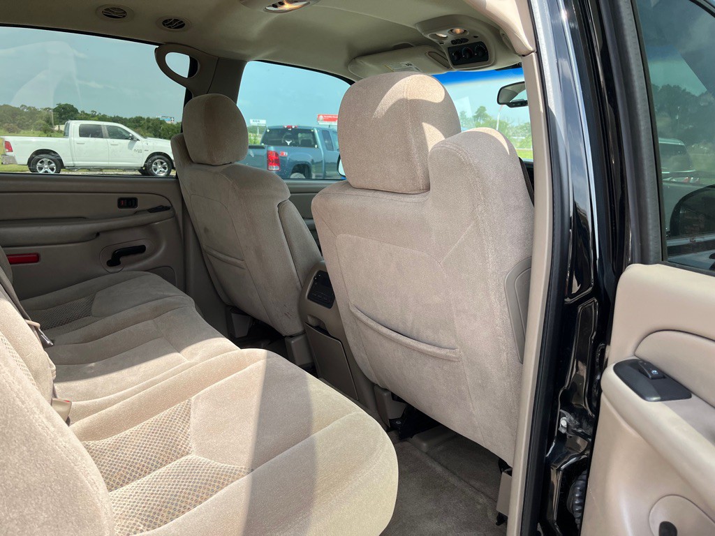 2004 Chevrolet Suburban Image 8