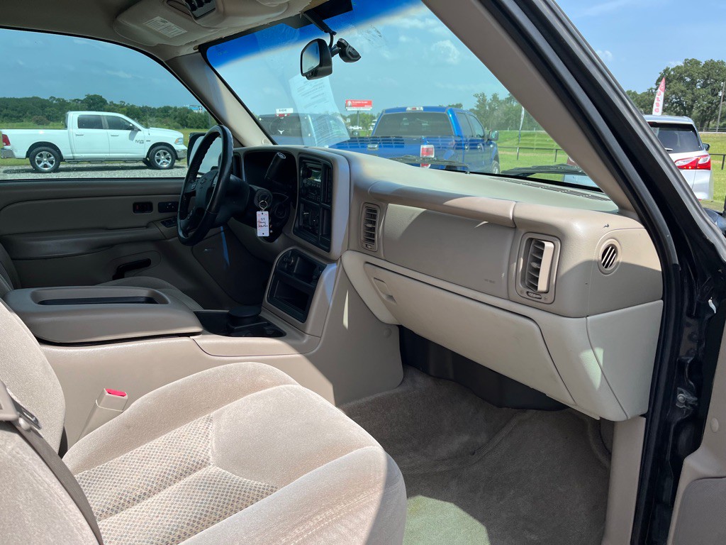 2004 Chevrolet Suburban Image 9