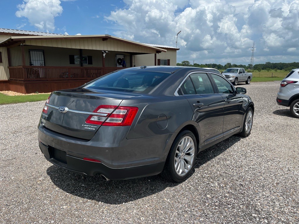 2016 Ford Taurus Image 2