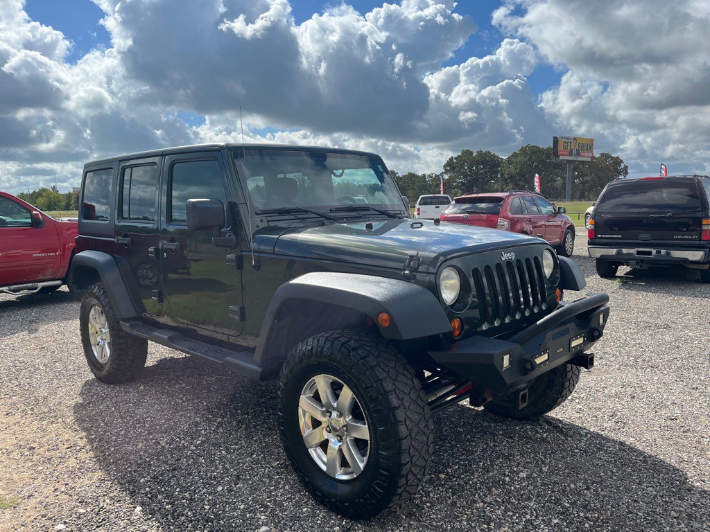2011 Jeep Wrangler Unlimited Image 2
