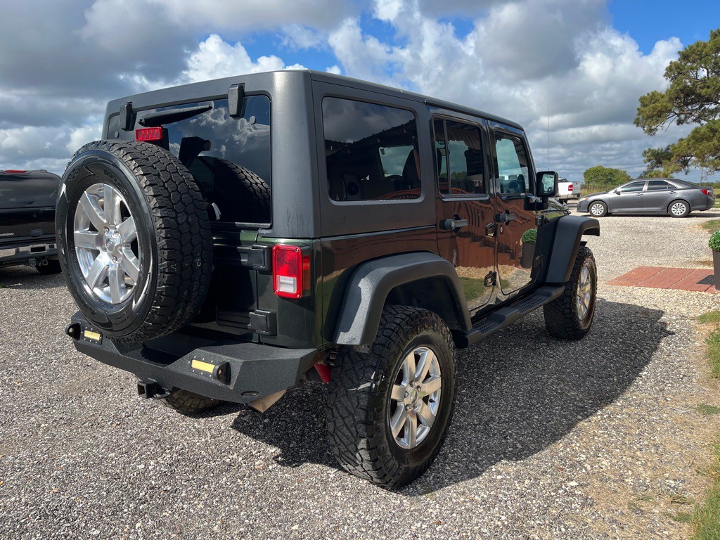 2011 Jeep Wrangler Unlimited Image 3