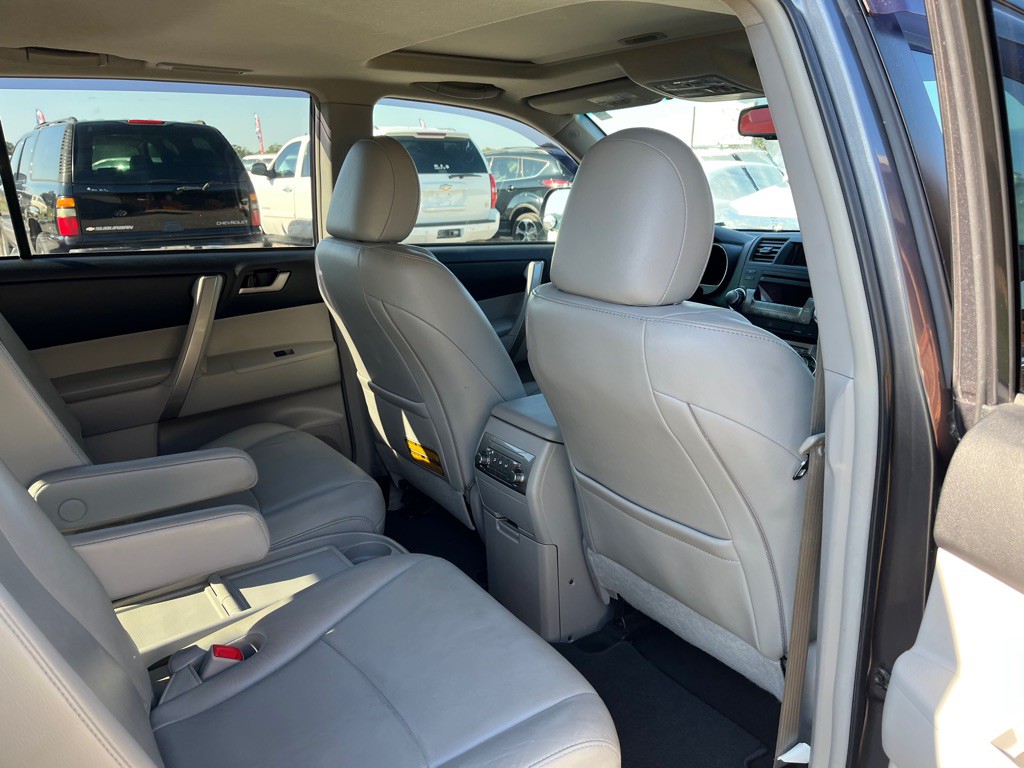 2012 Toyota Highlander Image 8