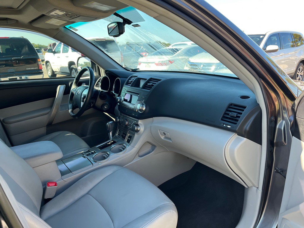 2012 Toyota Highlander Image 9