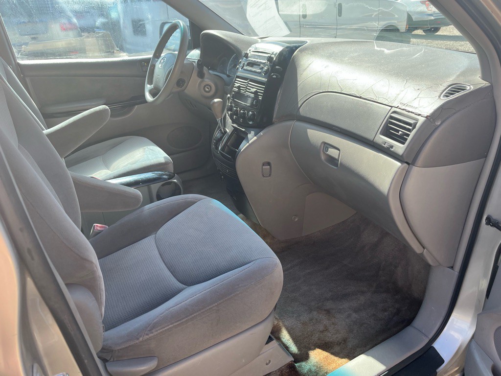 2005 Toyota Sienna Image 8