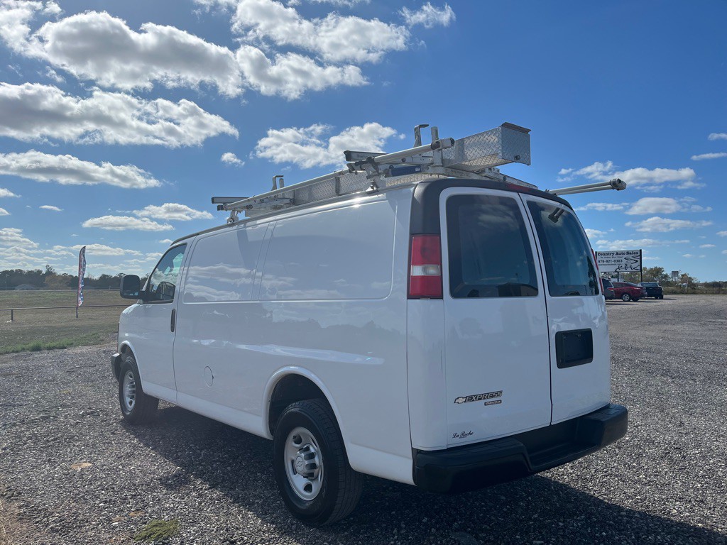 2016 Chevrolet Express Image 4