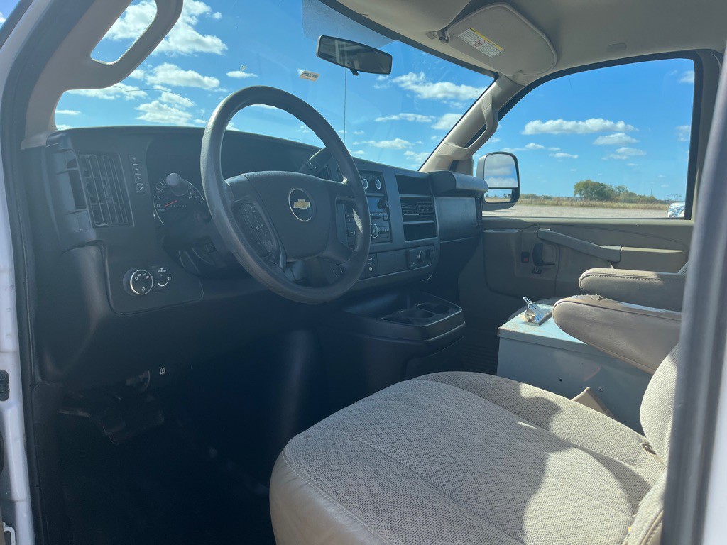 2016 Chevrolet Express Image 5