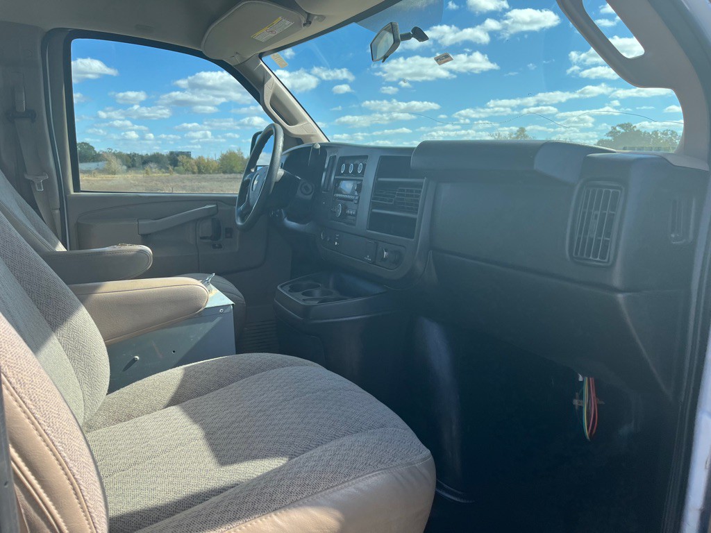 2016 Chevrolet Express Image 6