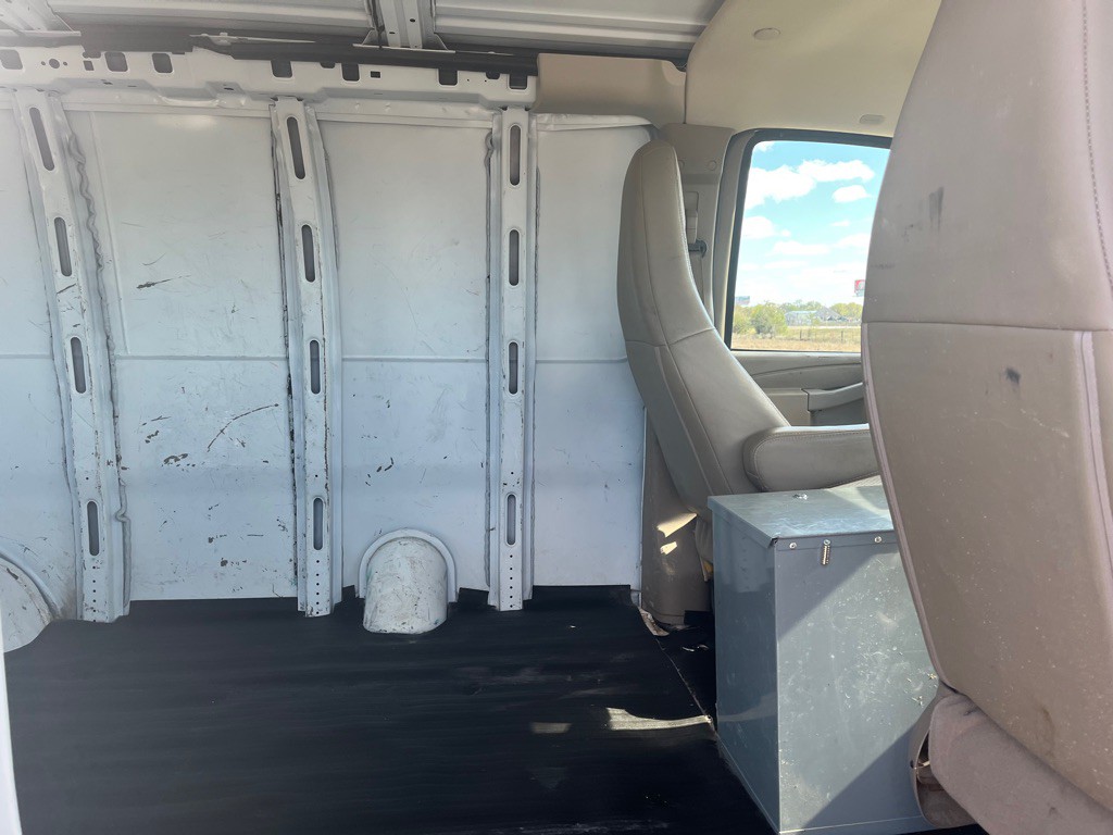 2016 Chevrolet Express Image 7