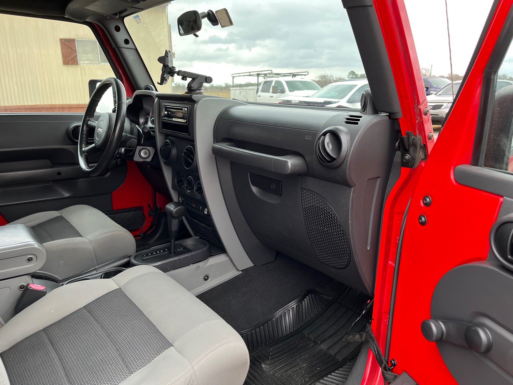 2010 Jeep Wrangler Image 6