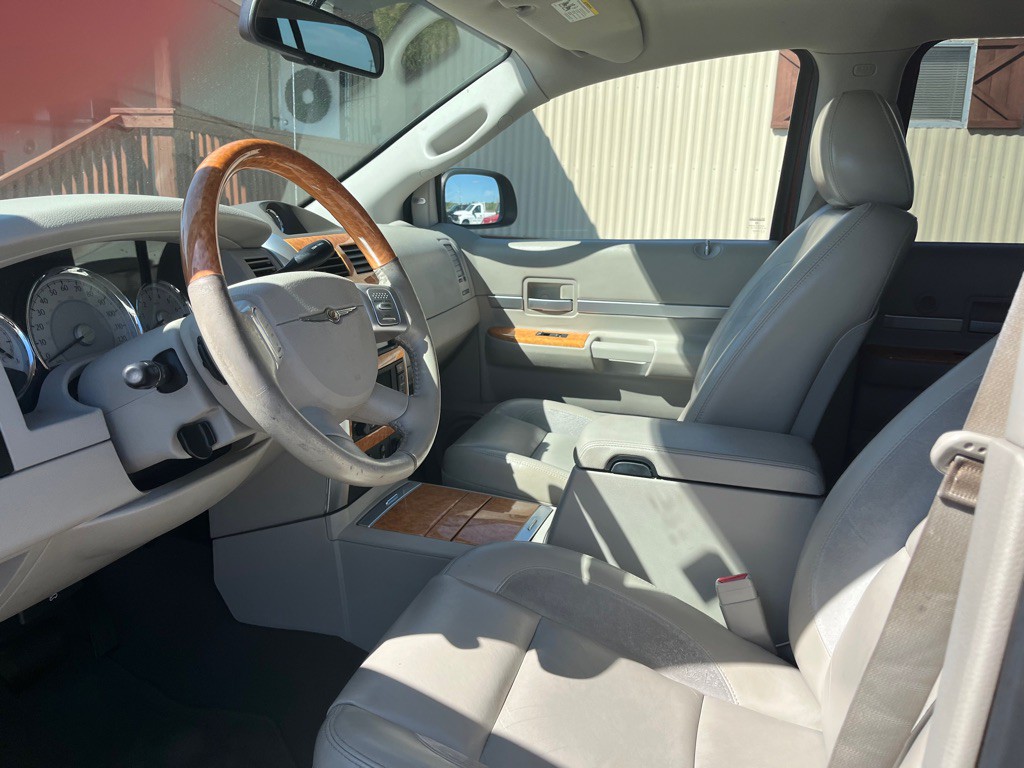 2008 Chrysler Aspen Image 5