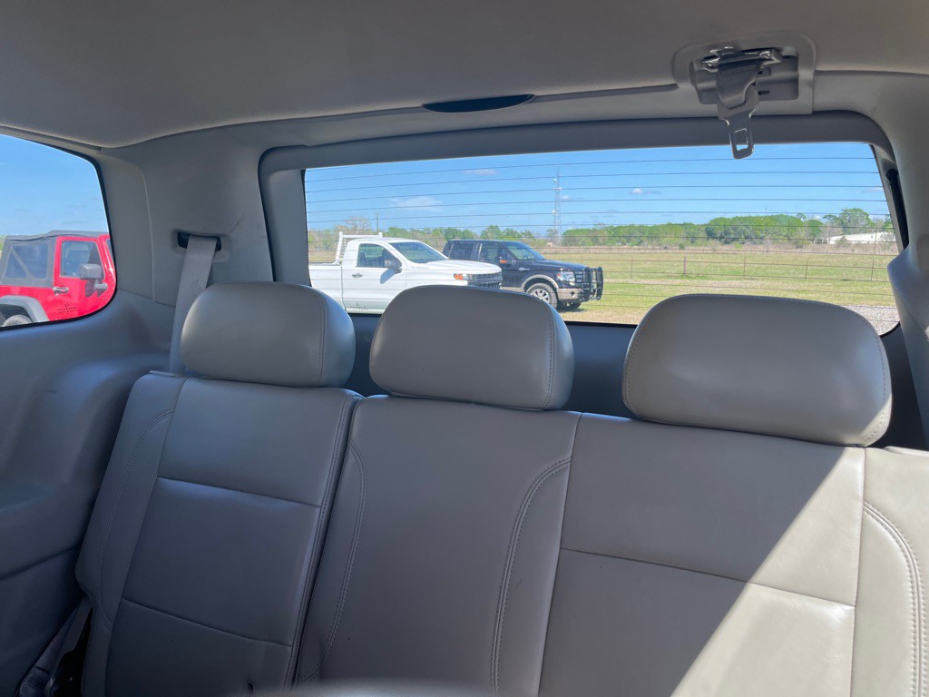 2008 Chrysler Aspen Image 7