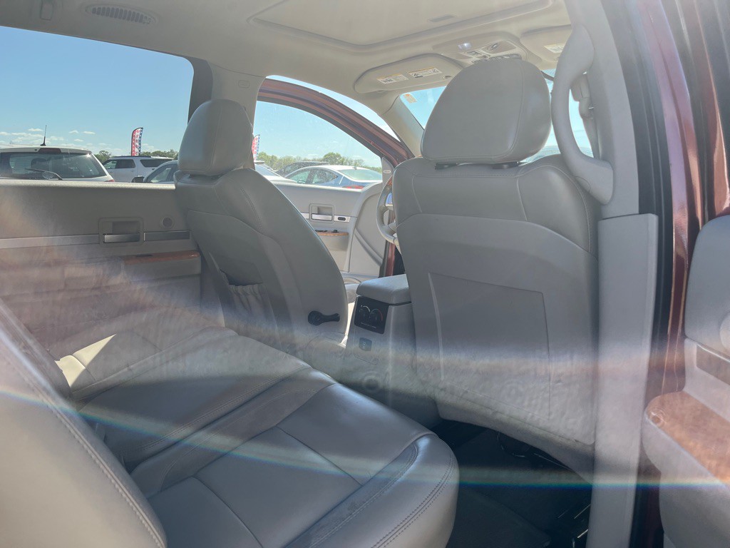 2008 Chrysler Aspen Image 8