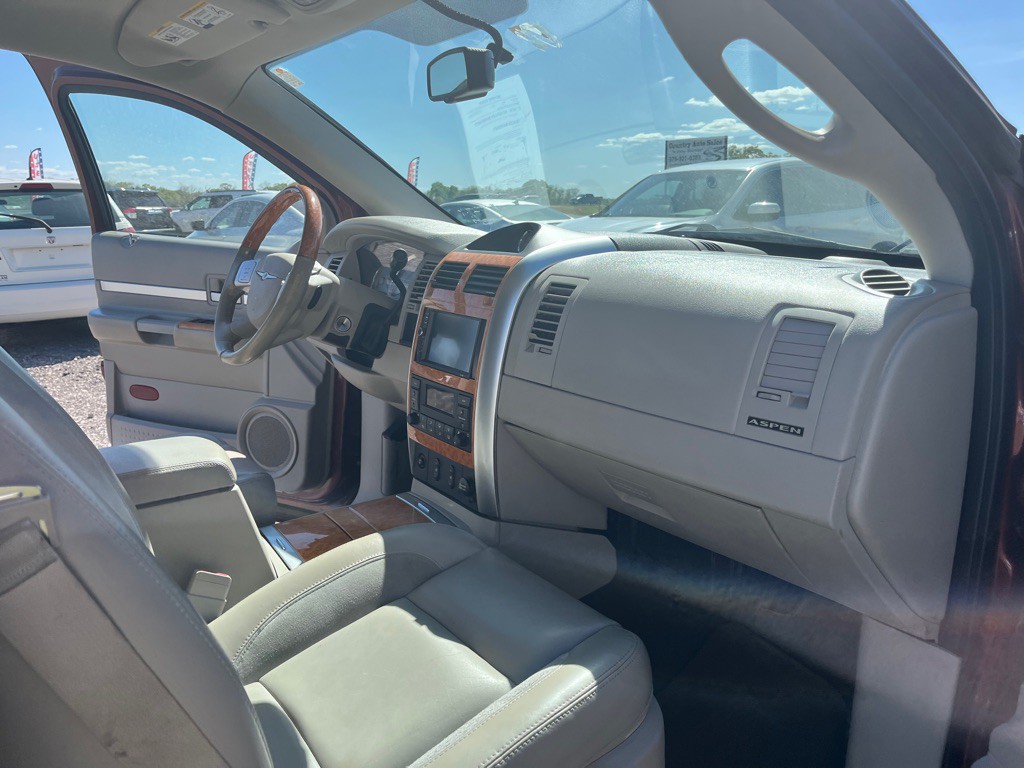 2008 Chrysler Aspen Image 9