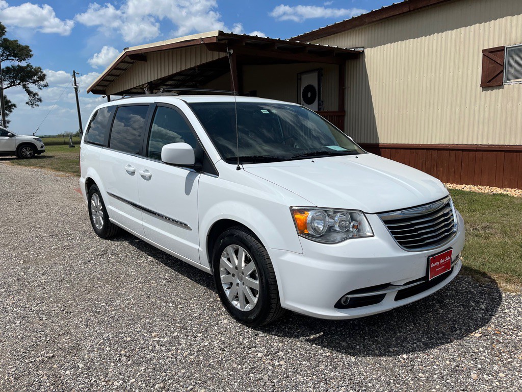 2016 Chrysler Town & Country Image 2