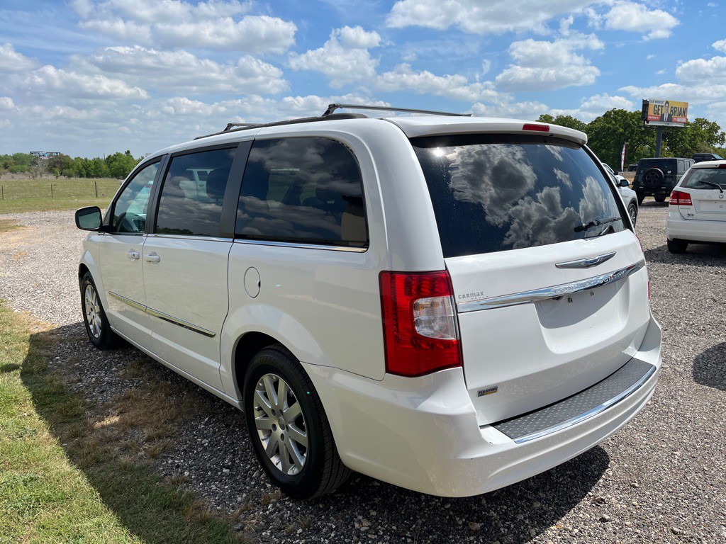 2016 Chrysler Town & Country Image 4