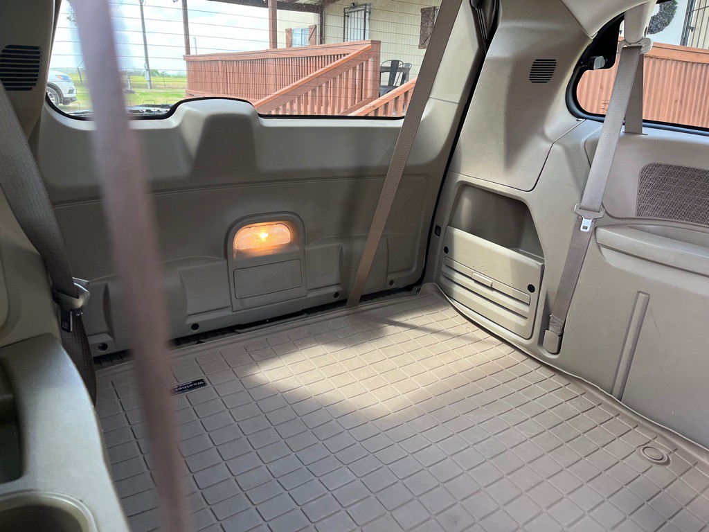 2016 Chrysler Town & Country Image 8