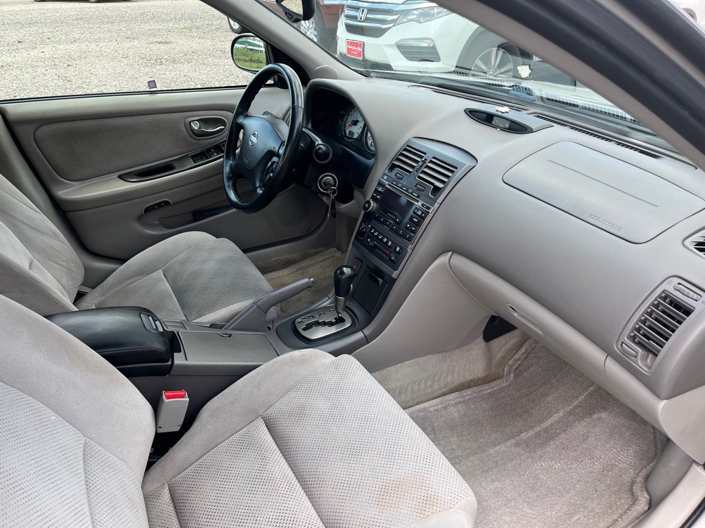 2003 Nissan Maxima Image 8