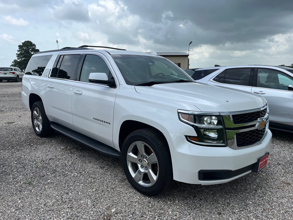 2017 Chevrolet Suburban Image 2