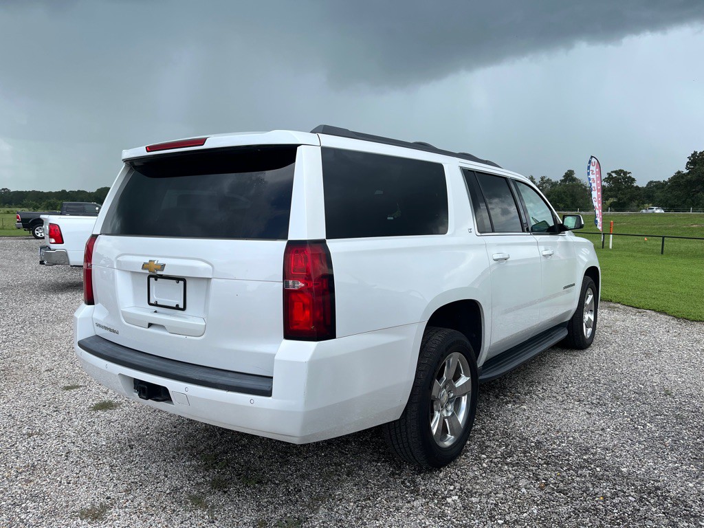 2017 Chevrolet Suburban Image 3
