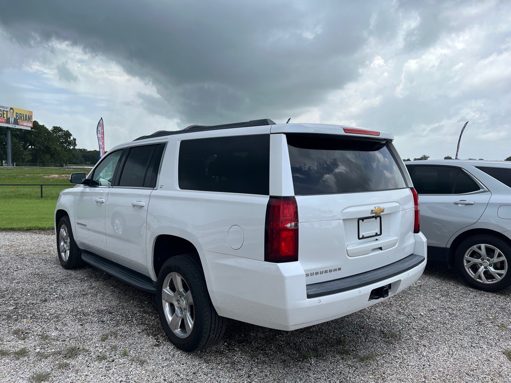 2017 Chevrolet Suburban Image 4