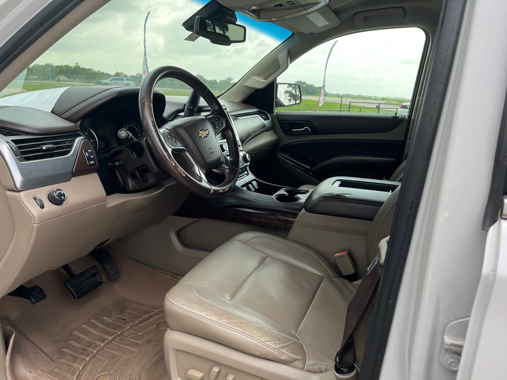 2017 Chevrolet Suburban Image 5