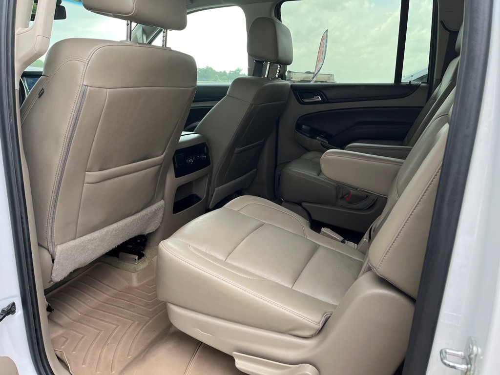 2017 Chevrolet Suburban Image 6