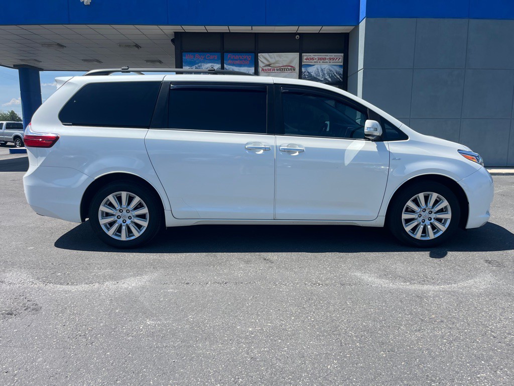 2017 Toyota Sienna Image 5