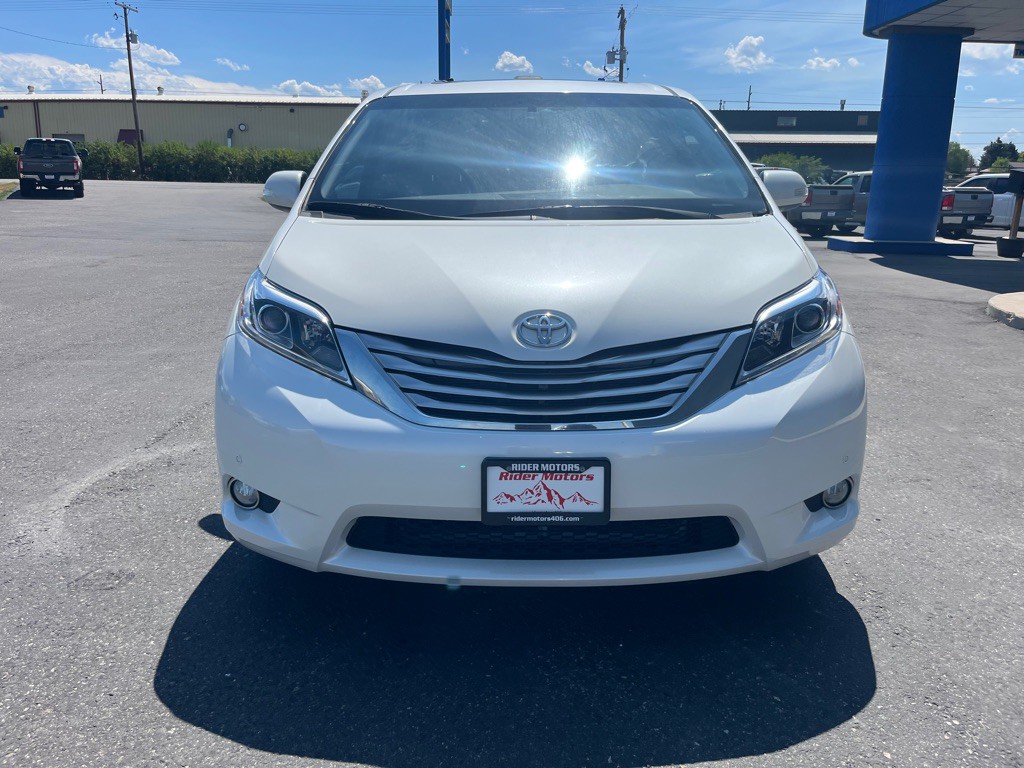 2017 Toyota Sienna Image 6